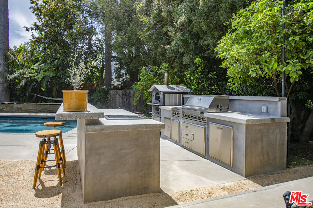 11160 Valley Spring Pl