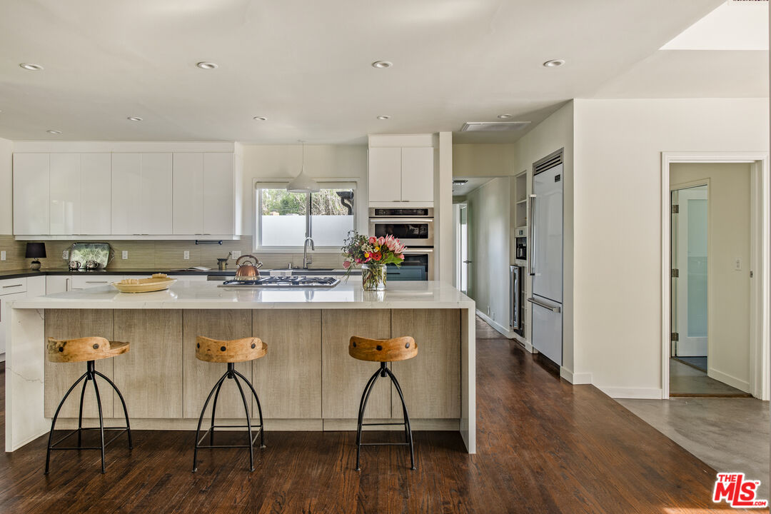 11160 Valley Spring Pl