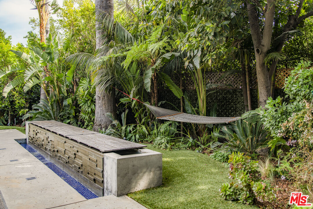 11160 Valley Spring Pl