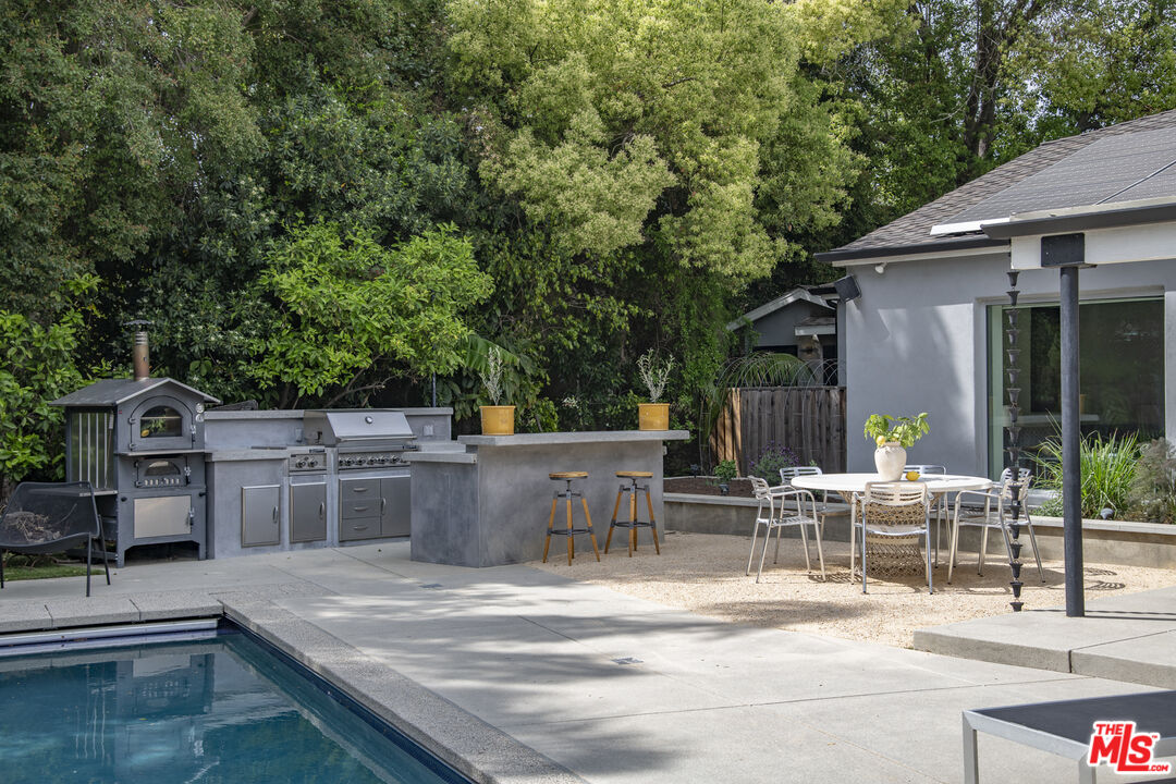 11160 Valley Spring Pl