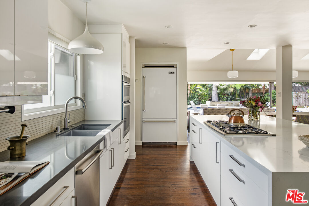 11160 Valley Spring Pl