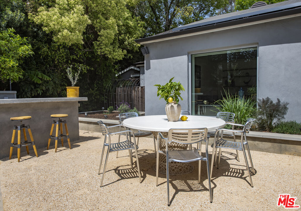 11160 Valley Spring Pl