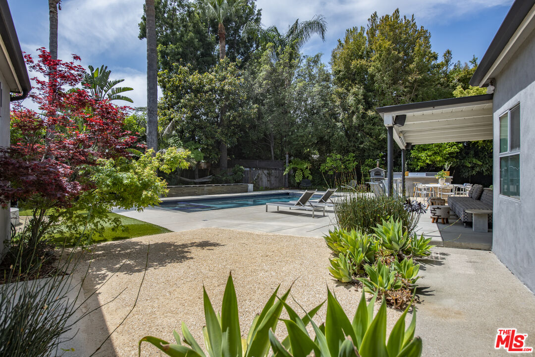 11160 Valley Spring Pl