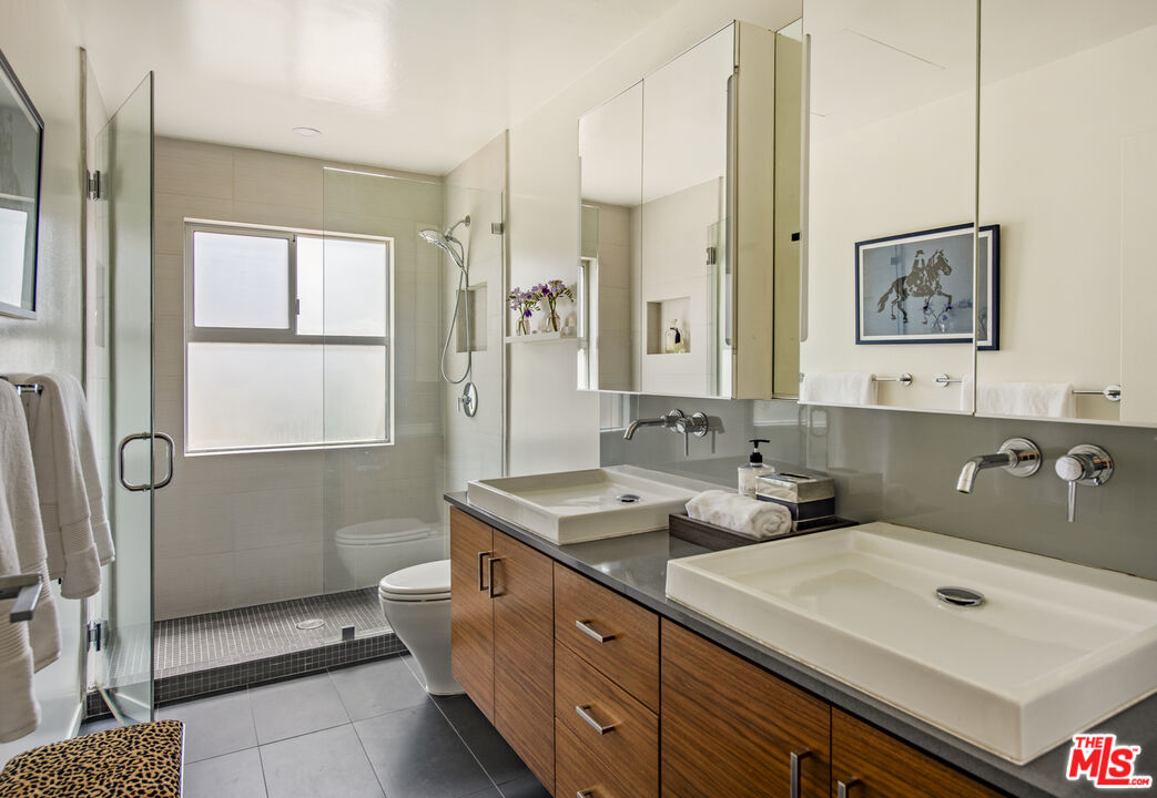 11160 Valley Spring Pl