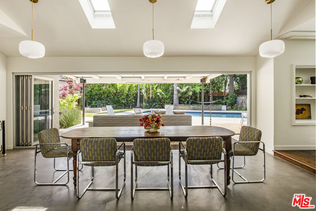 11160 Valley Spring Pl