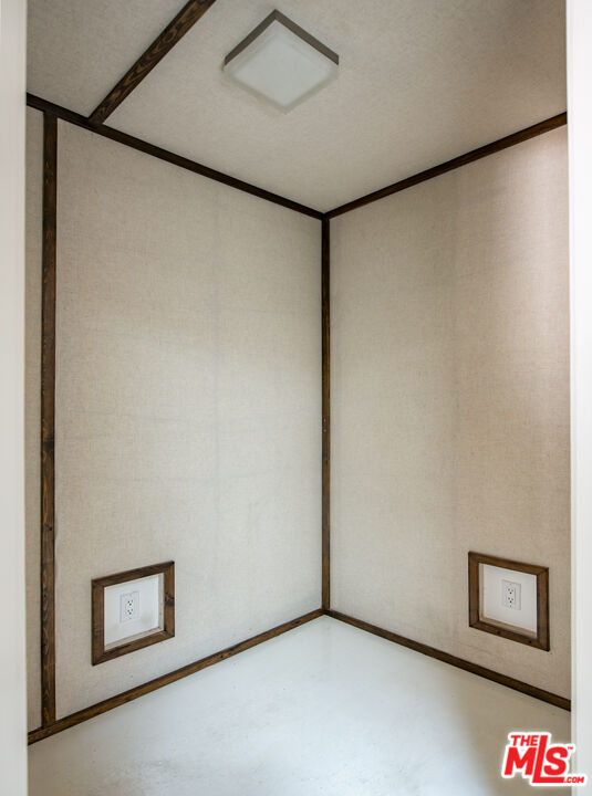 11160 Valley Spring Pl