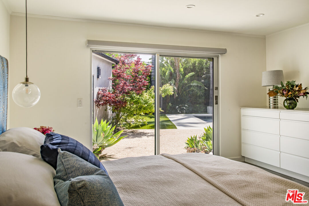 11160 Valley Spring Pl