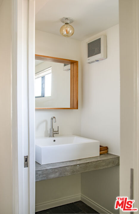 11160 Valley Spring Pl