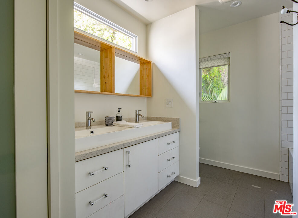 11160 Valley Spring Pl