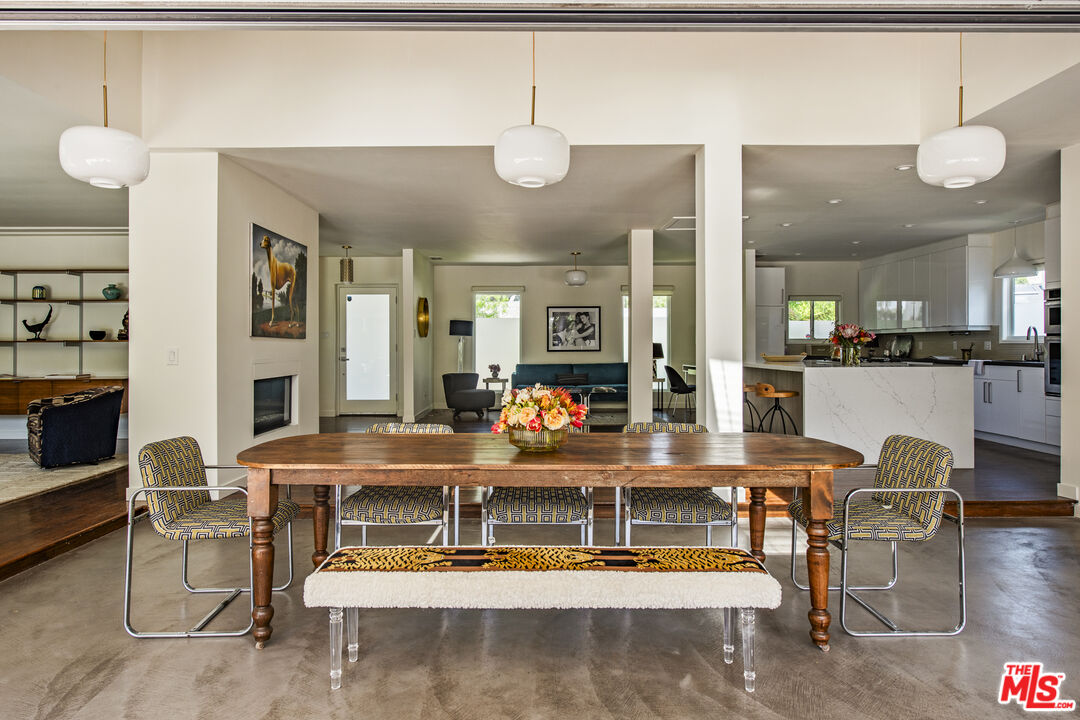 11160 Valley Spring Pl