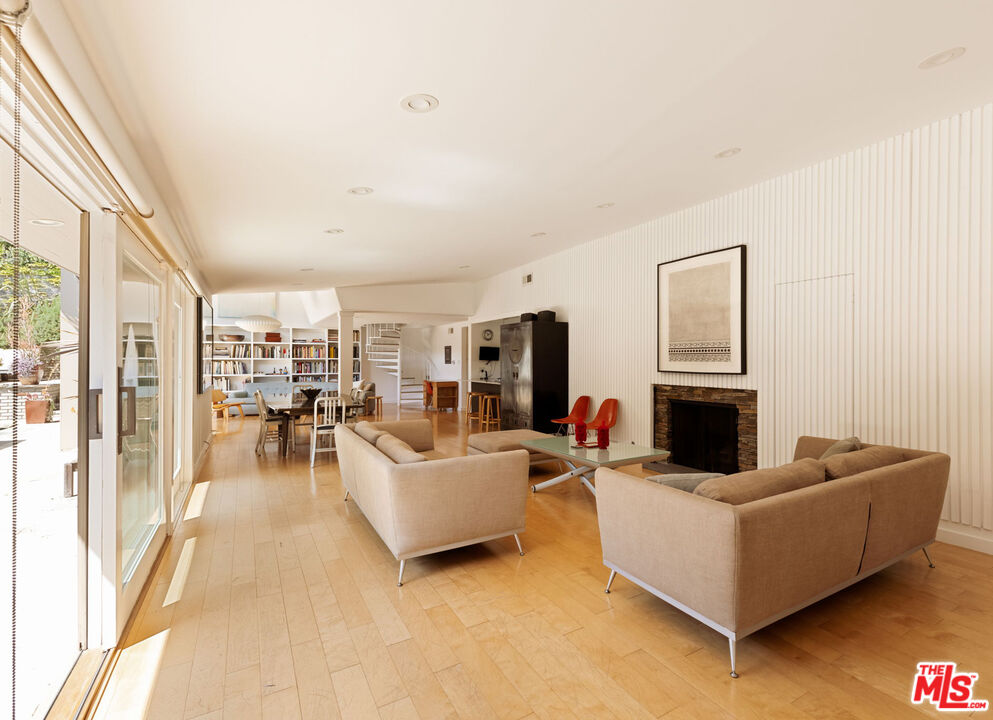 187 N Canyon View Dr, Brentwood