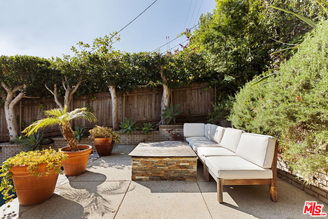 187 N Canyon View Dr, Brentwood