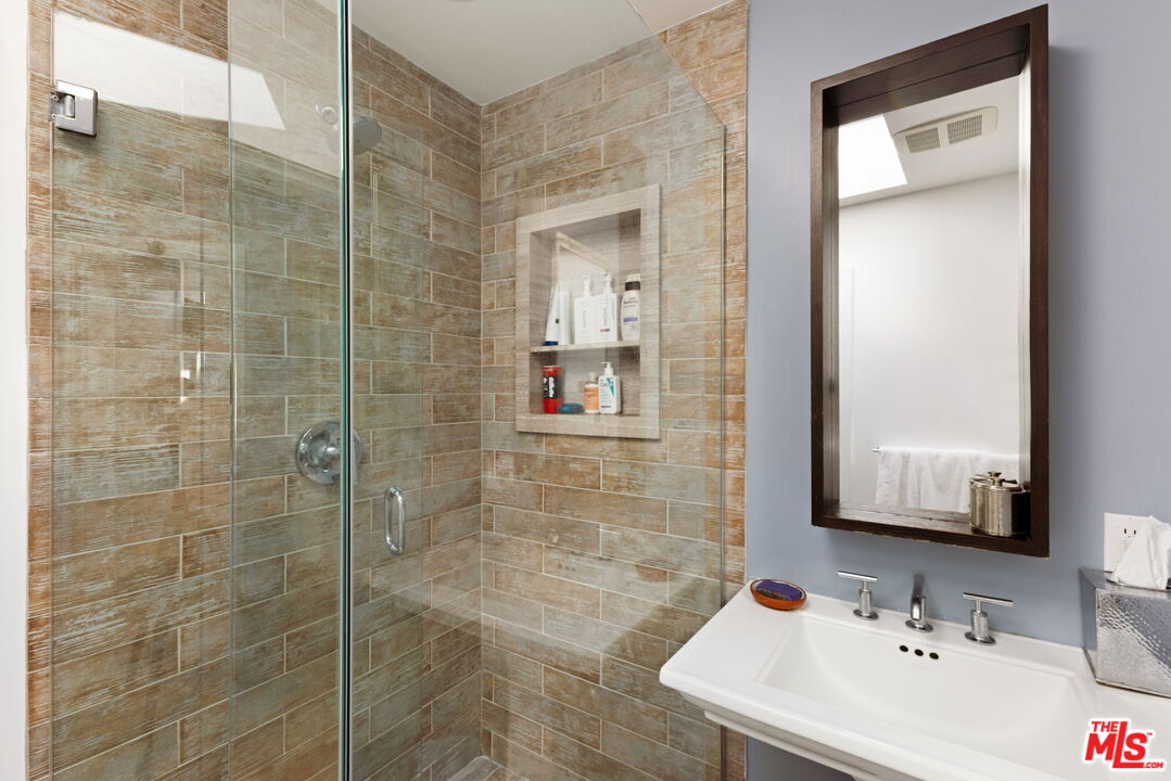 187 N Canyon View Dr, Brentwood