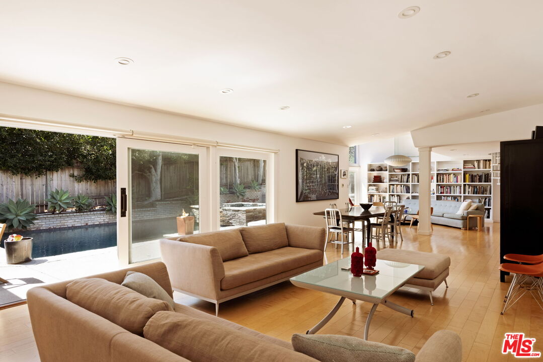 187 N Canyon View Dr, Brentwood