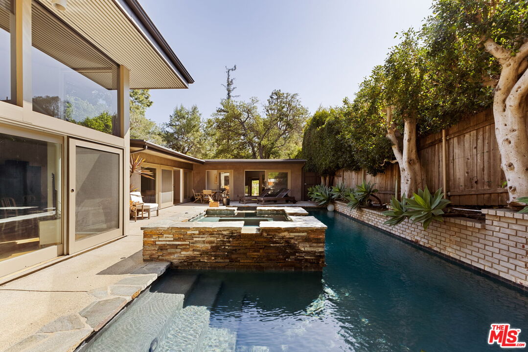 187 N Canyon View Dr, Brentwood