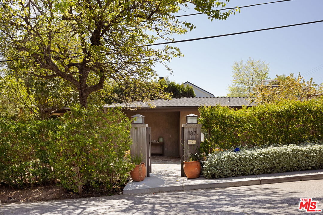 187 N Canyon View Dr, Brentwood