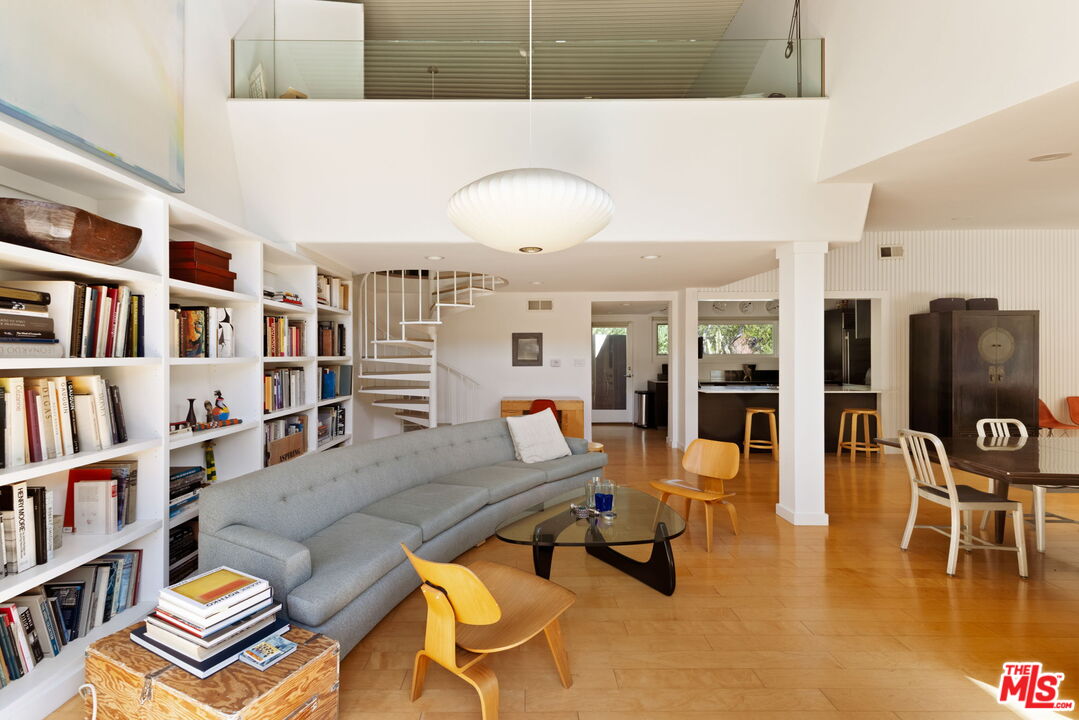 187 N Canyon View Dr, Brentwood