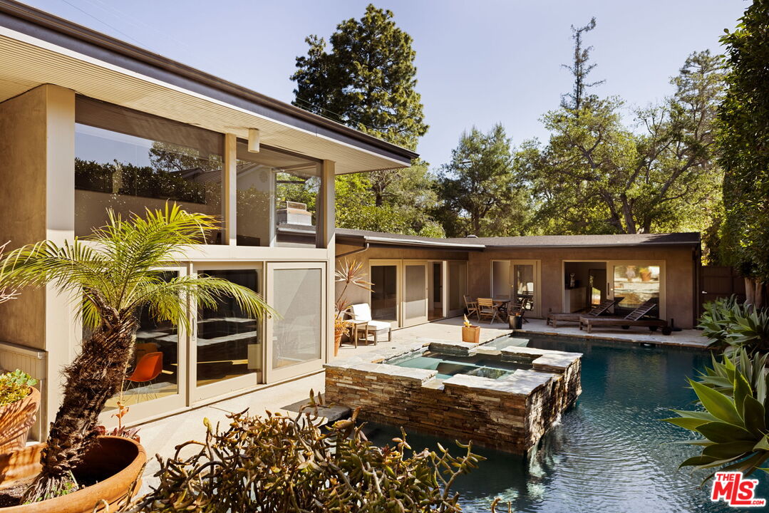 187 N Canyon View Dr, Brentwood