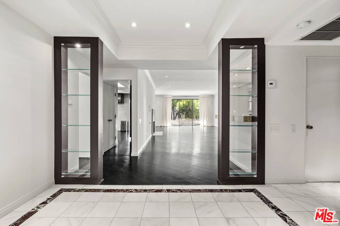 1210 N Kings Rd Unit: 204