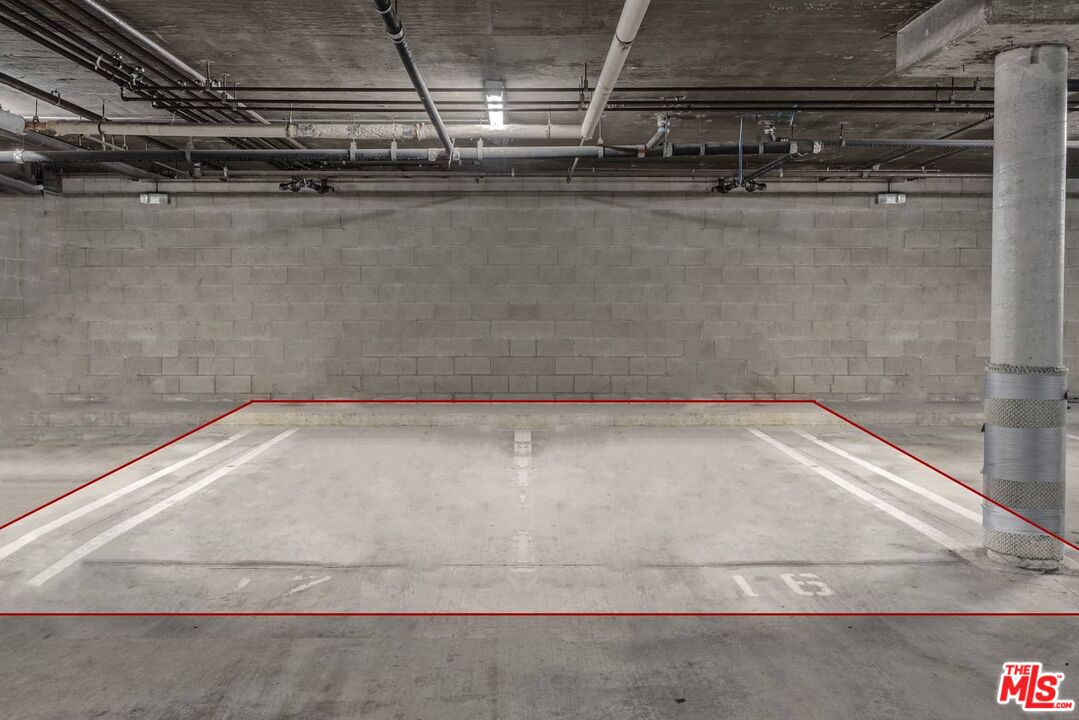 1210 N Kings Rd Unit: 204