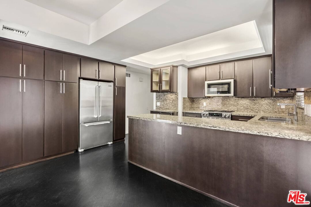 1210 N Kings Rd Unit: 204