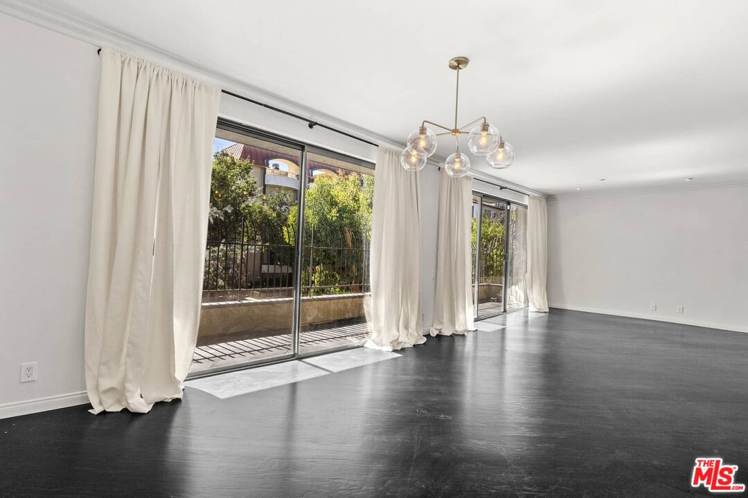 1210 N Kings Rd Unit: 204