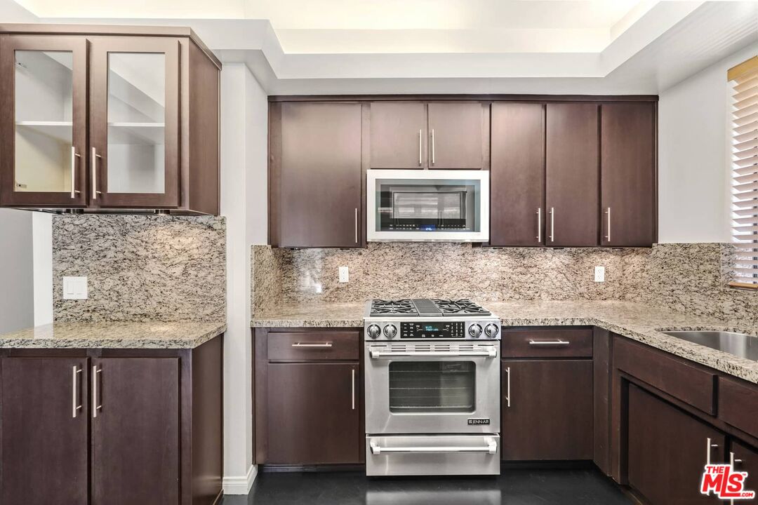 1210 N Kings Rd Unit: 204