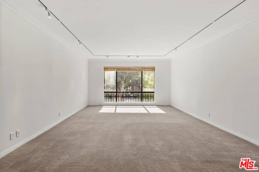 1210 N Kings Rd Unit: 204