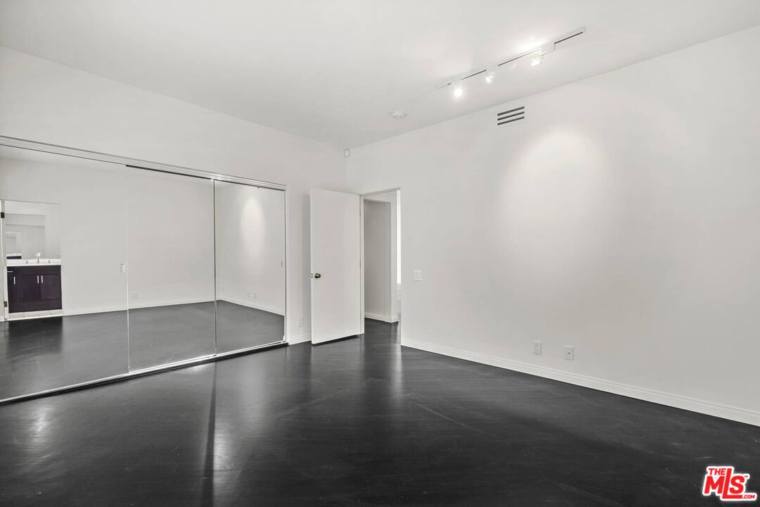 1210 N Kings Rd Unit: 204