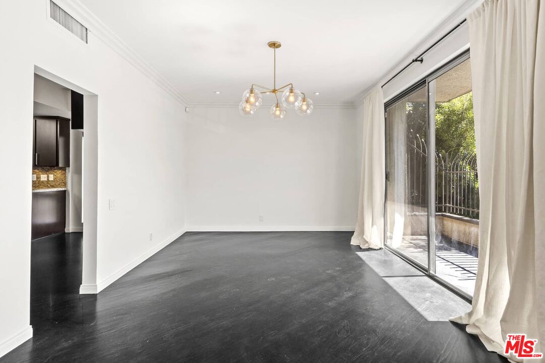 1210 N Kings Rd Unit: 204