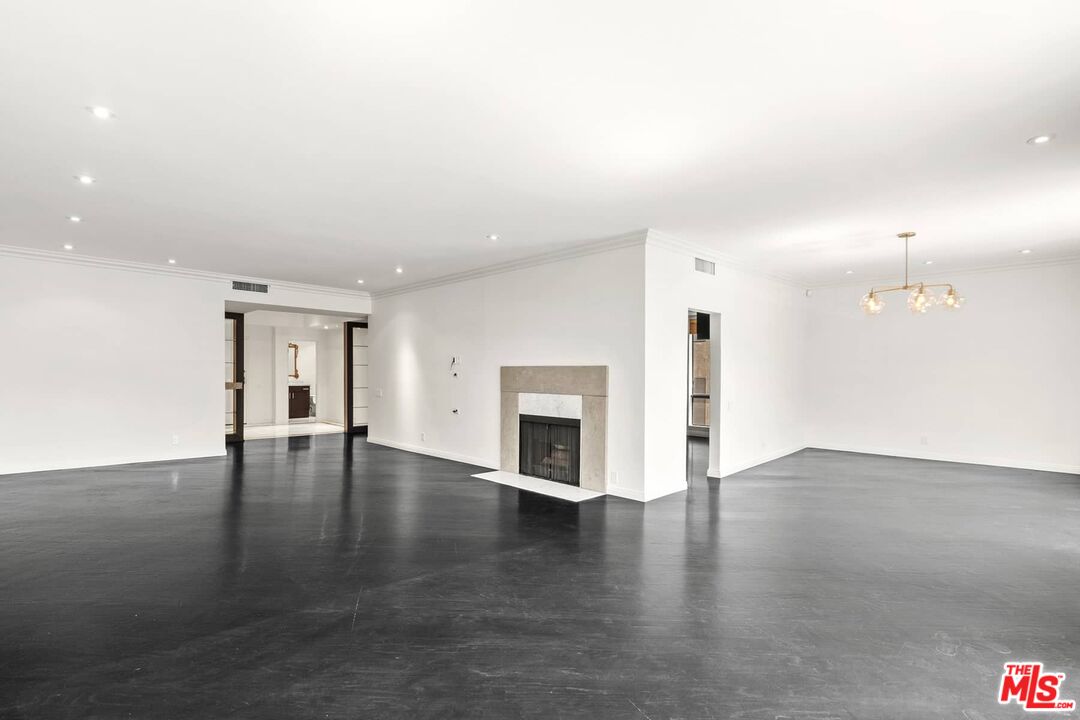 1210 N Kings Rd Unit: 204