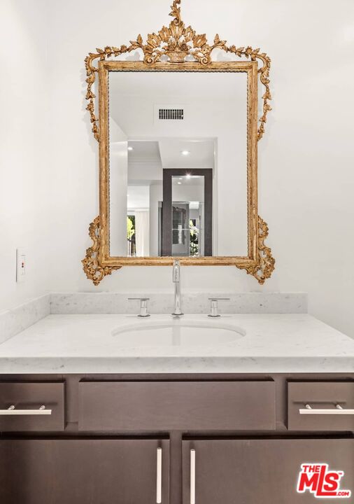 1210 N Kings Rd Unit: 204