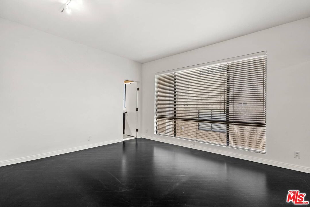1210 N Kings Rd Unit: 204