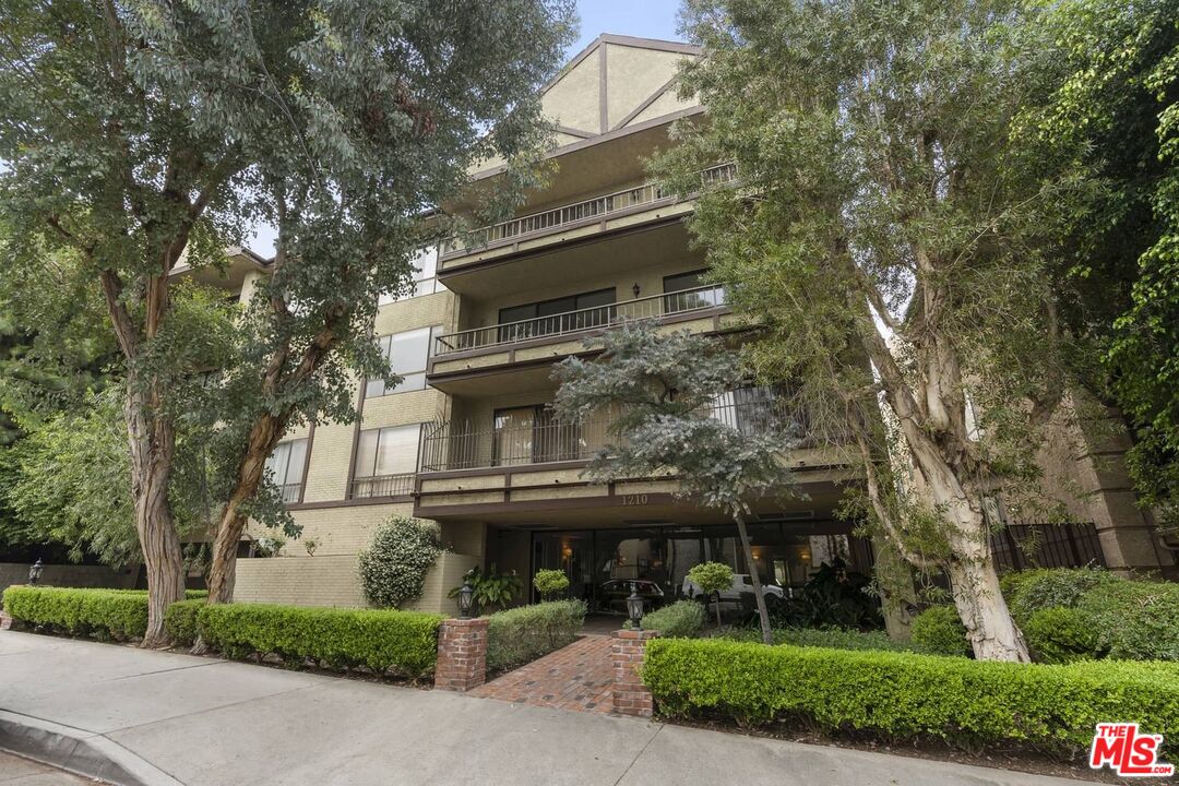 1210 N Kings Rd Unit: 204