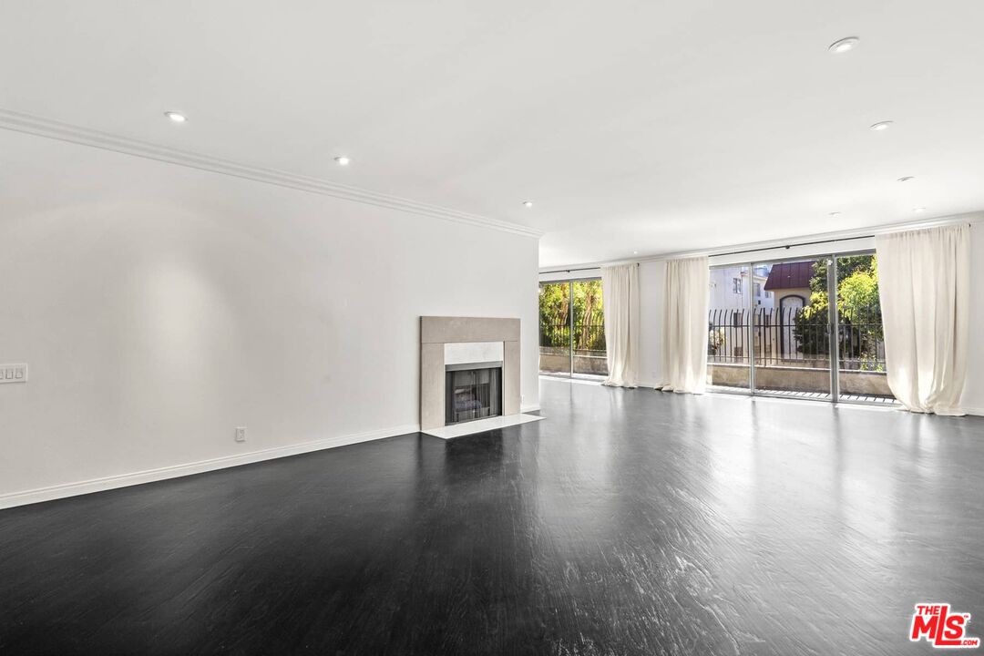 1210 N Kings Rd Unit: 204