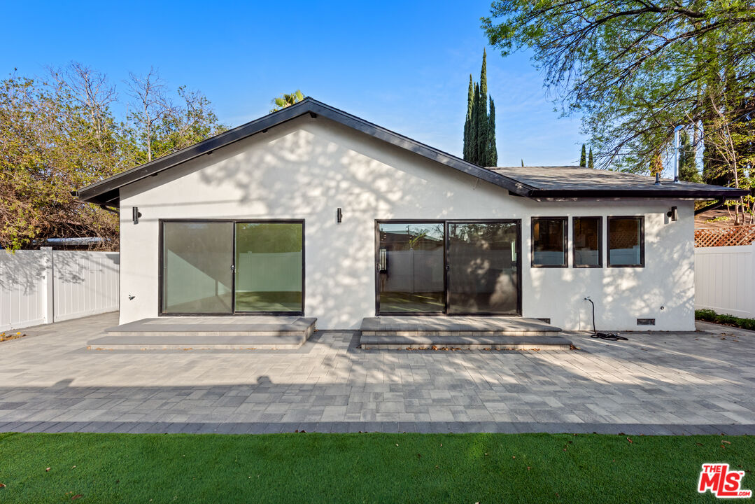 5727 Newcastle Ave, Encino