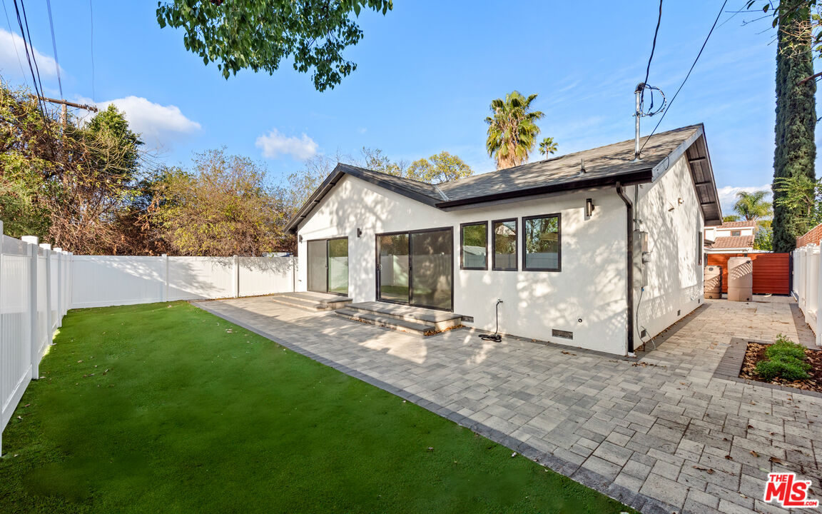 5727 Newcastle Ave, Encino