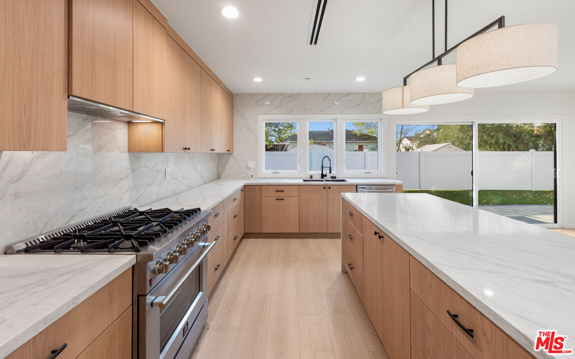 5727 Newcastle Ave, Encino