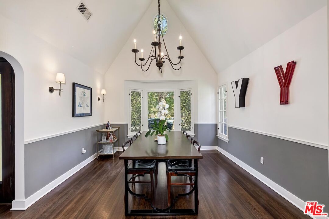 1024 Stearns Dr, Beverly Grove
