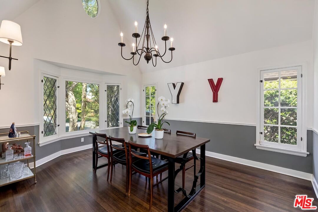 1024 Stearns Dr, Beverly Grove