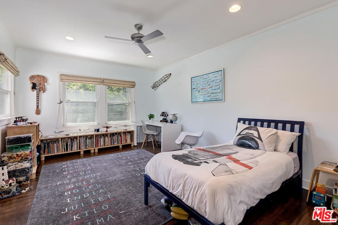 1024 Stearns Dr, Beverly Grove