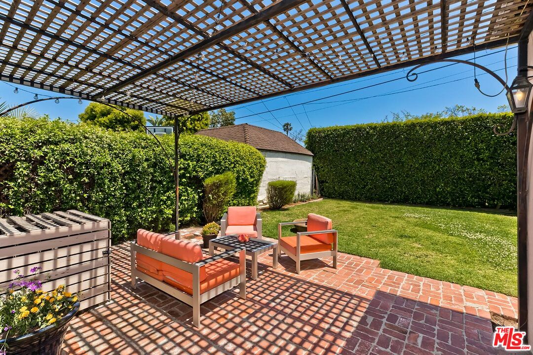 1024 Stearns Dr, Beverly Grove