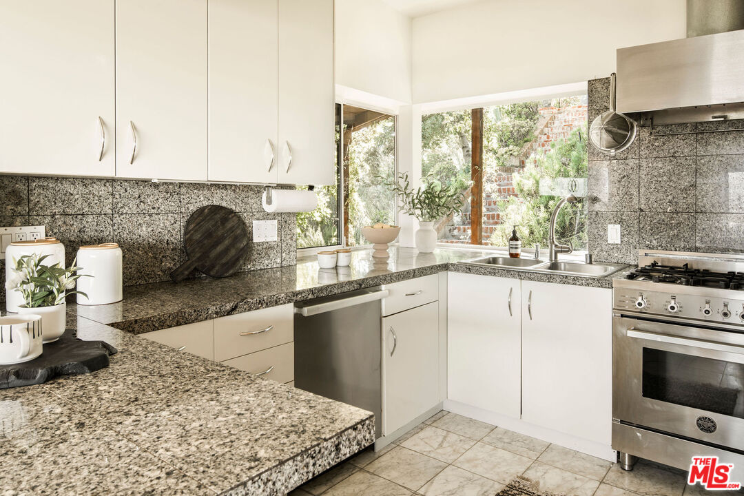 3720 Alta Mesa Dr, Studio City