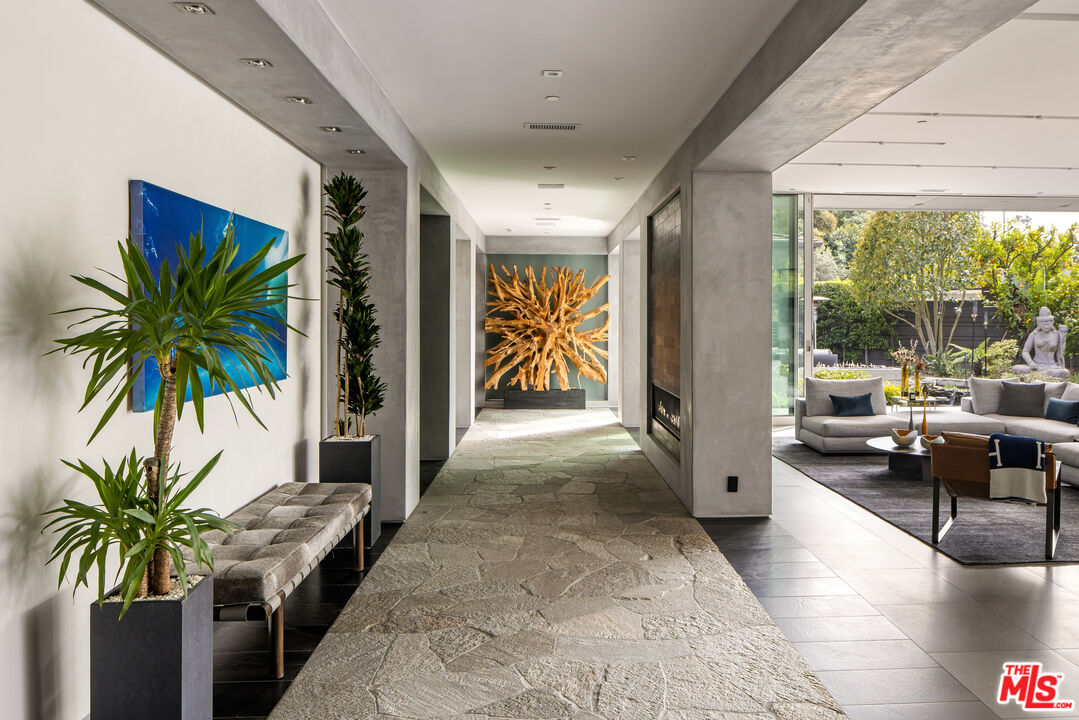 1975 Loma Vista Dr, Beverly Hills
