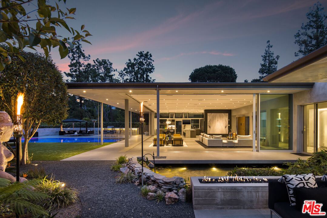 1975 Loma Vista Dr, Beverly Hills