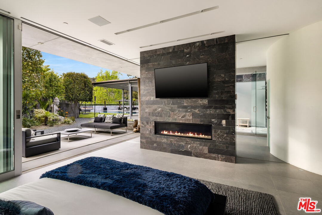 1975 Loma Vista Dr, Beverly Hills