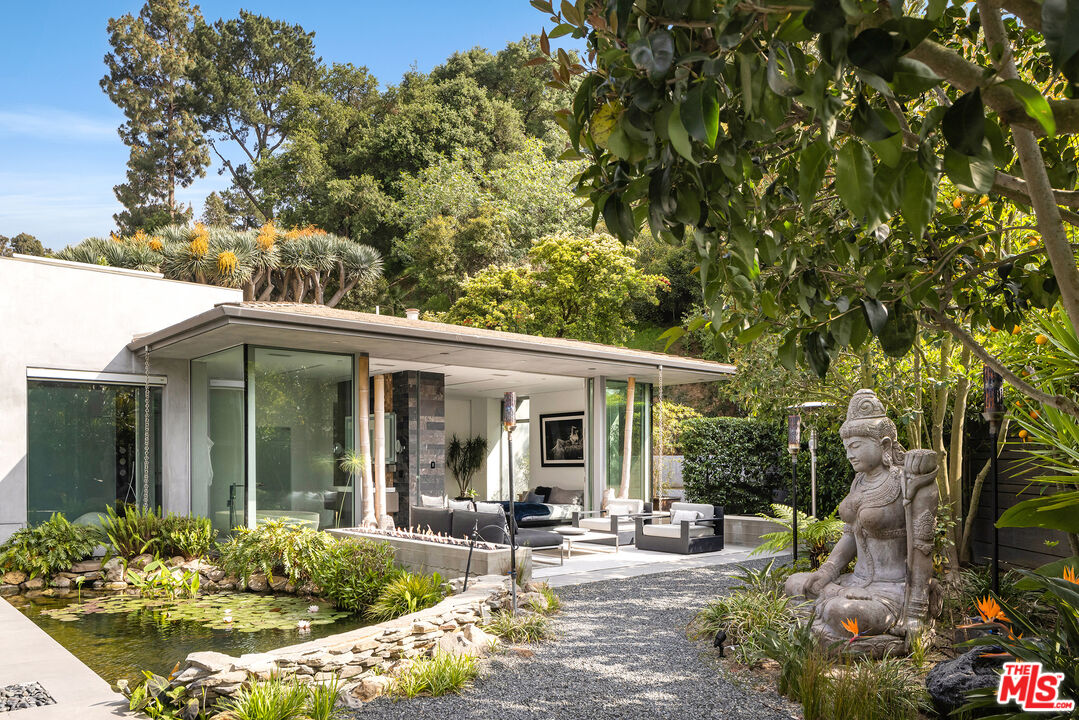 1975 Loma Vista Dr, Beverly Hills