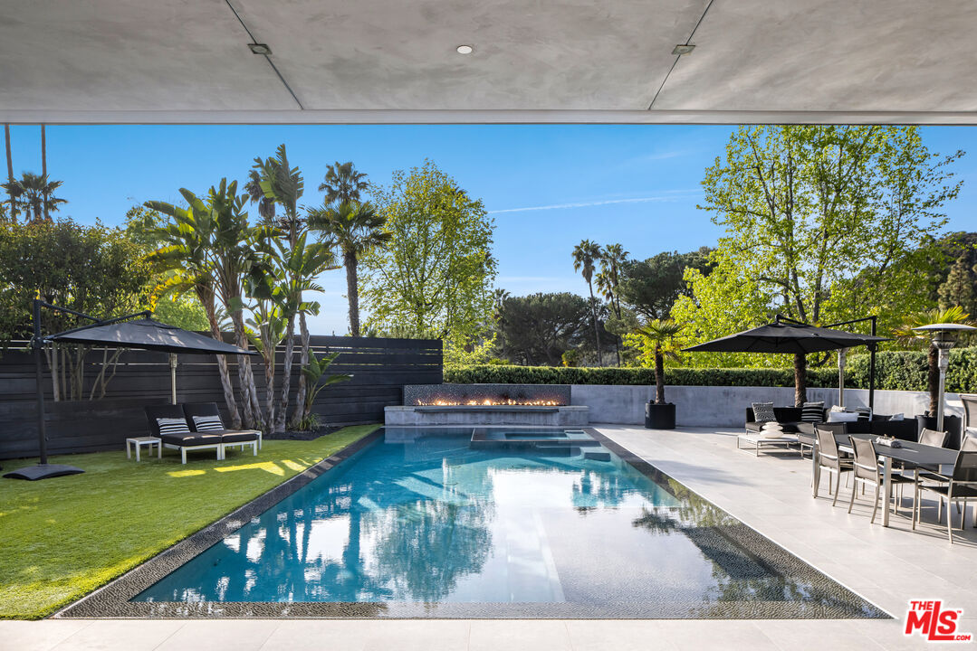 1975 Loma Vista Dr, Beverly Hills