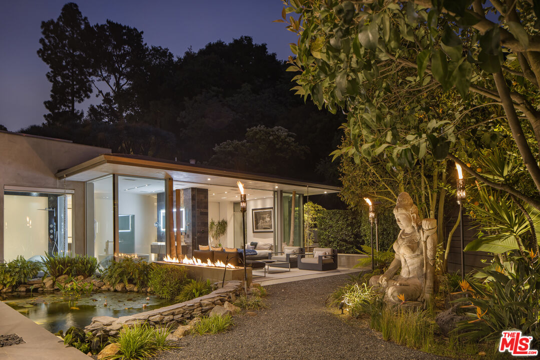 1975 Loma Vista Dr, Beverly Hills