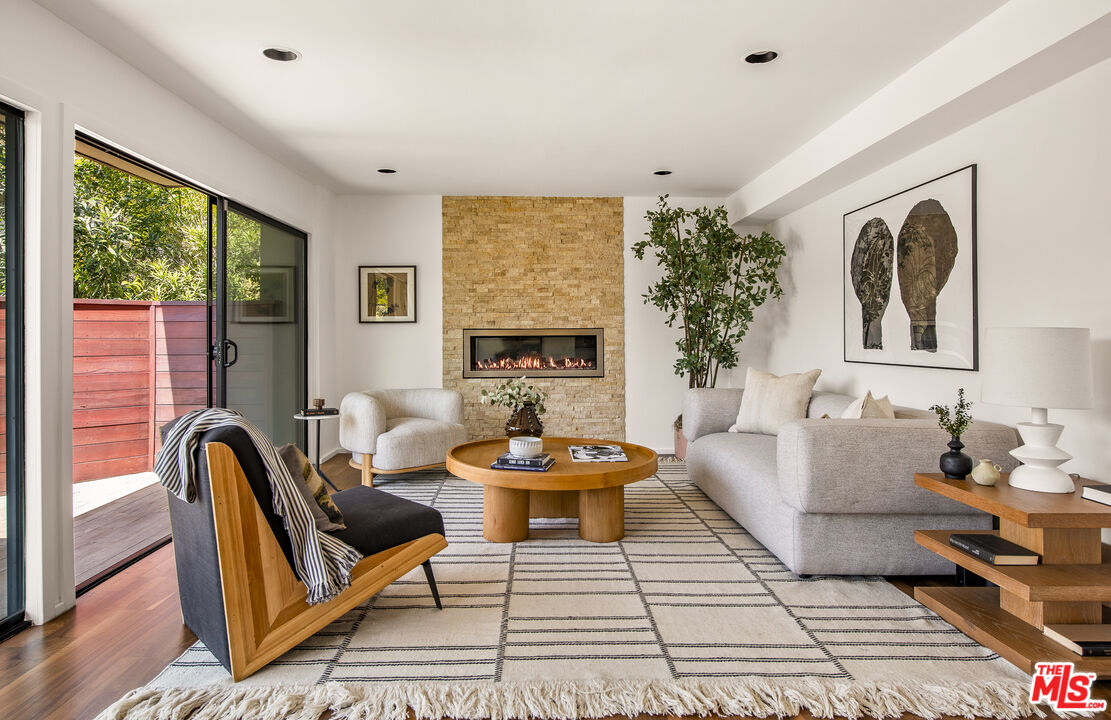 2506 Rinconia Dr, Hollywood Hills